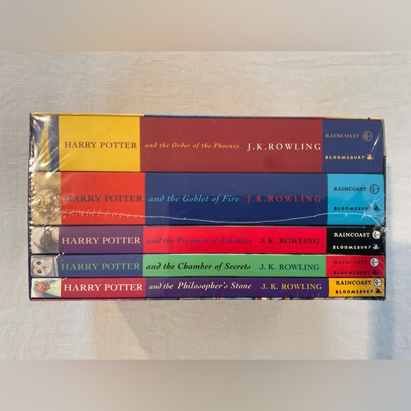 Harry Potter 5 Book Boxed Set It’s Magic in Excellent Condition - Wrapped NWT - Picture 2 of 8